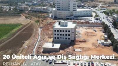 Depremin izlerinin silinmeye çalışıldığı Hatay’da sağlık altyapısı güçlendirilmeye devam ediyor.