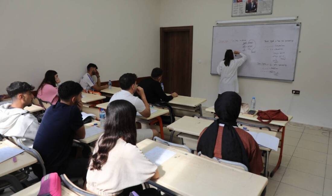 HBB’den Öğrencilere Sınavda Tam Destek Hatay Büyükşehir Belediyesi, YKS ve LGS hazırlığındaki öğrencilere ücretsiz eğitim