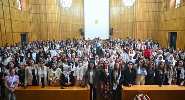 TBMM’de o slogan neden atıldı? Suç duyurusu ve ilk açıklama geldi Türkiye Büyük Millet Meclisi’nde DEM Parti’nin grup toplantısında atılan “Biji