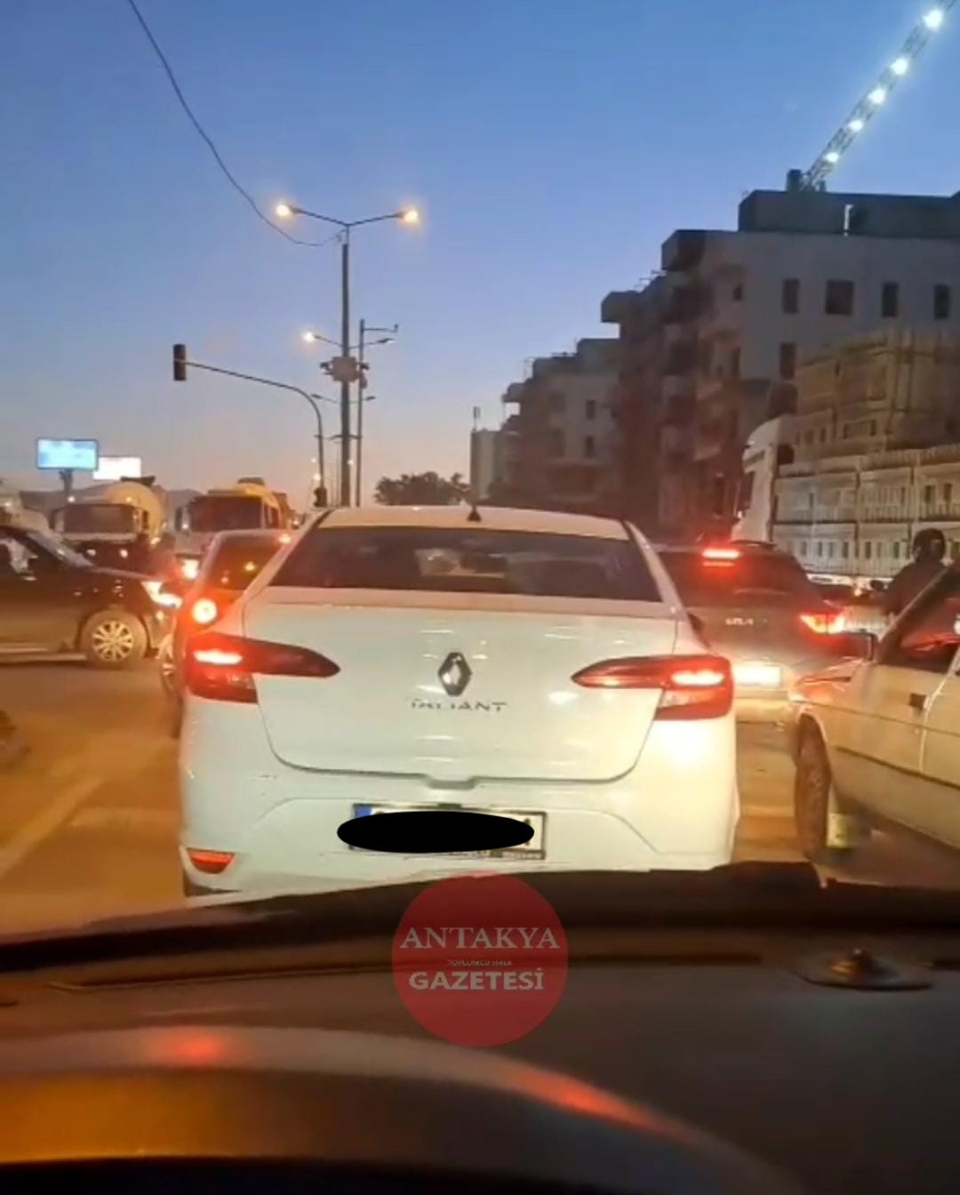 Antakya Odabaşı Migros Kavşağı’nda yaşanan trafik yoğunluğuna ilişkin haberimizin ardından