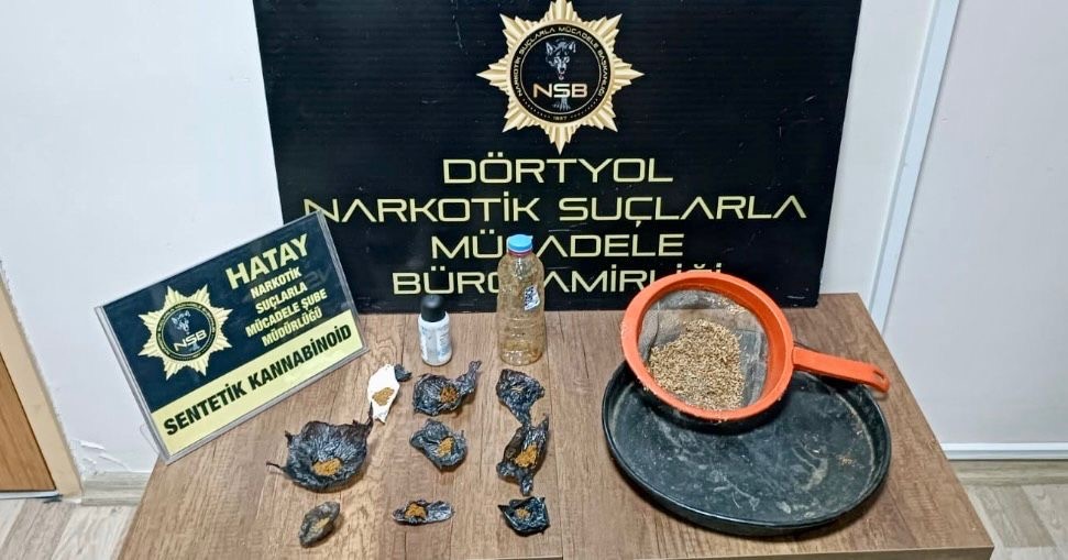 Uyuşturucuya geçit yok: Dörtyol polisi suçluyu yakaladı Hatay’ın Dörtyol ilçesinde polis ekipleri, yürüttükleri operasyon sonucunda uyuşturucu madde