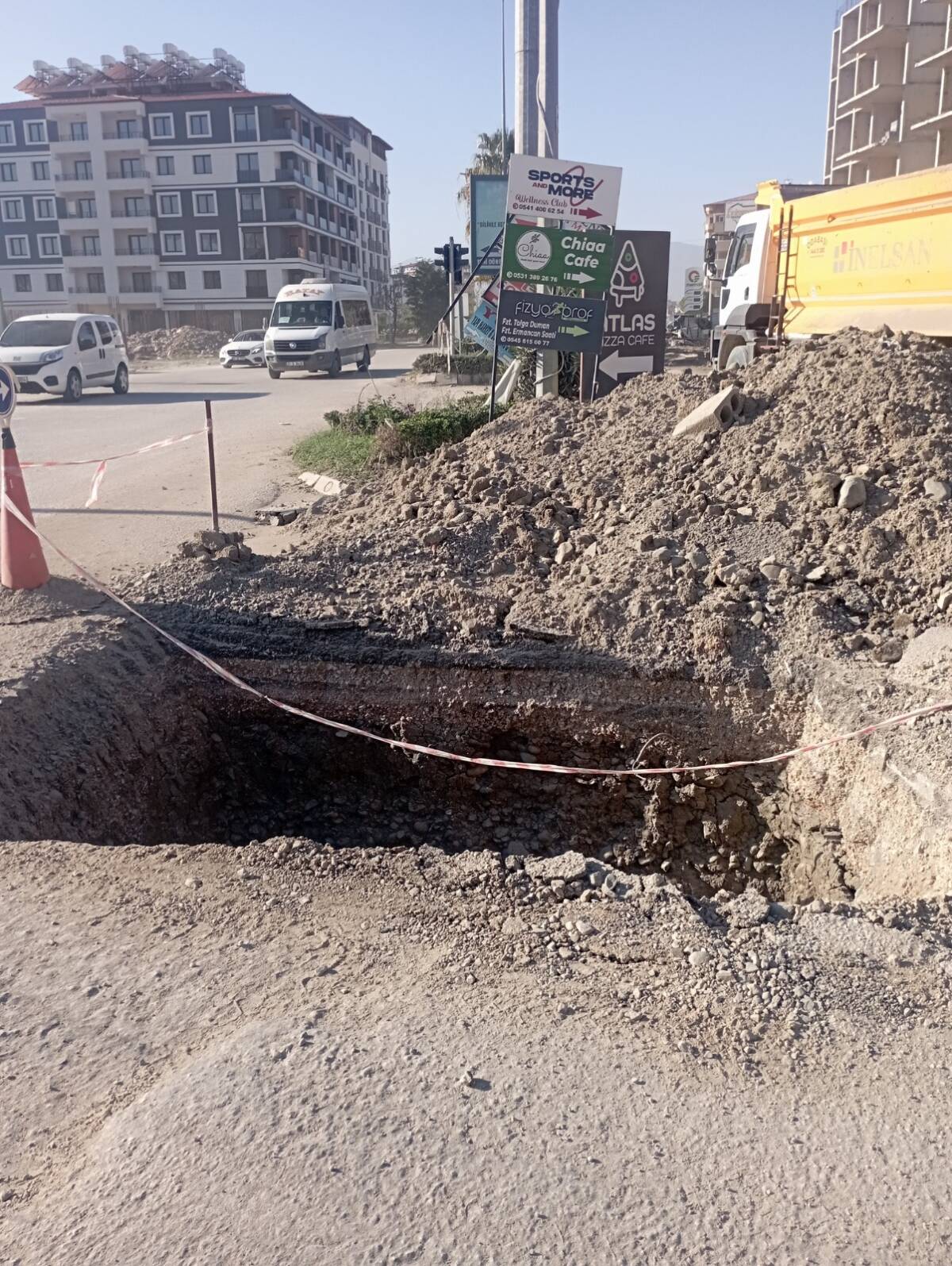 Hatay’ın Defne ilçesi Akdeniz Mahallesi’nde yürütülen altyapı çalışmaları sırasında açılan