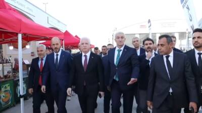 İstanbul Valisi Davut Gül, İstanbul’da düzenlenen Hatay Günleri Fuarı’nı ziyaret