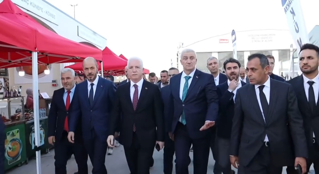 Vali Davut Gül, Hatay Günleri etkinliğini ziyaret etti İstanbul Valisi Davut Gül, İstanbul’da düzenlenen Hatay Günleri Fuarı’nı ziyaret
