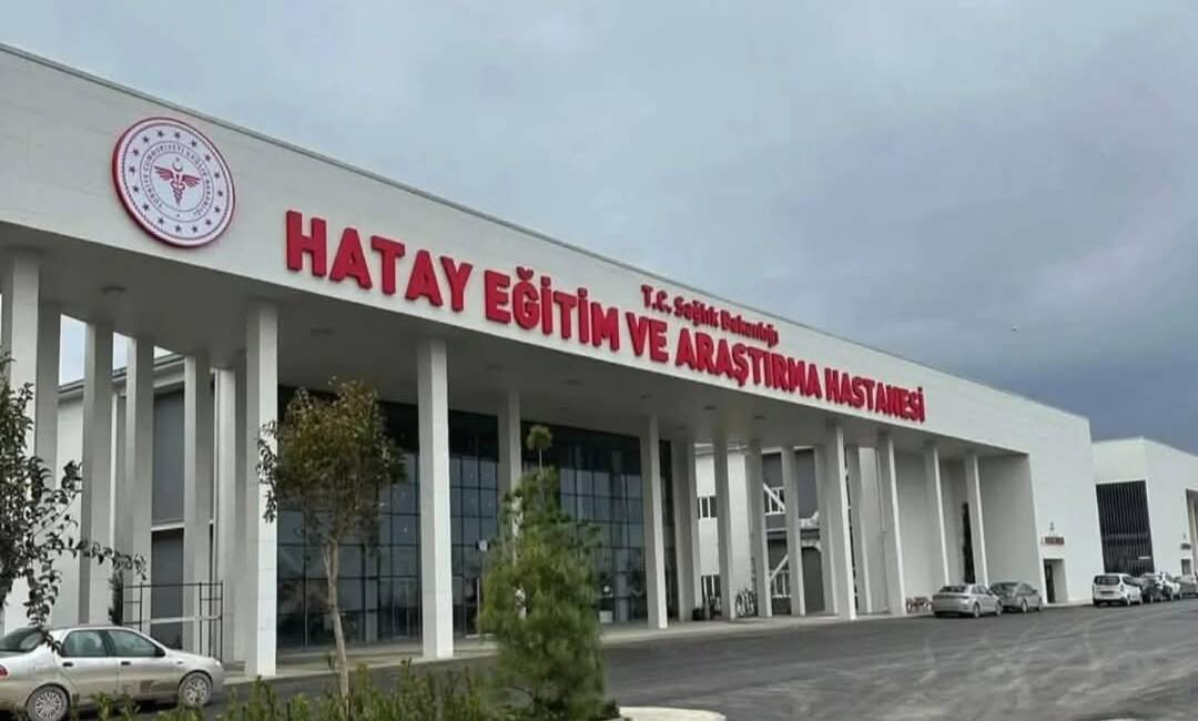 Samandağspor futbolcusu Seyhan Kara, geçirdiği trafik kazası sonucu ağır yaralandı.