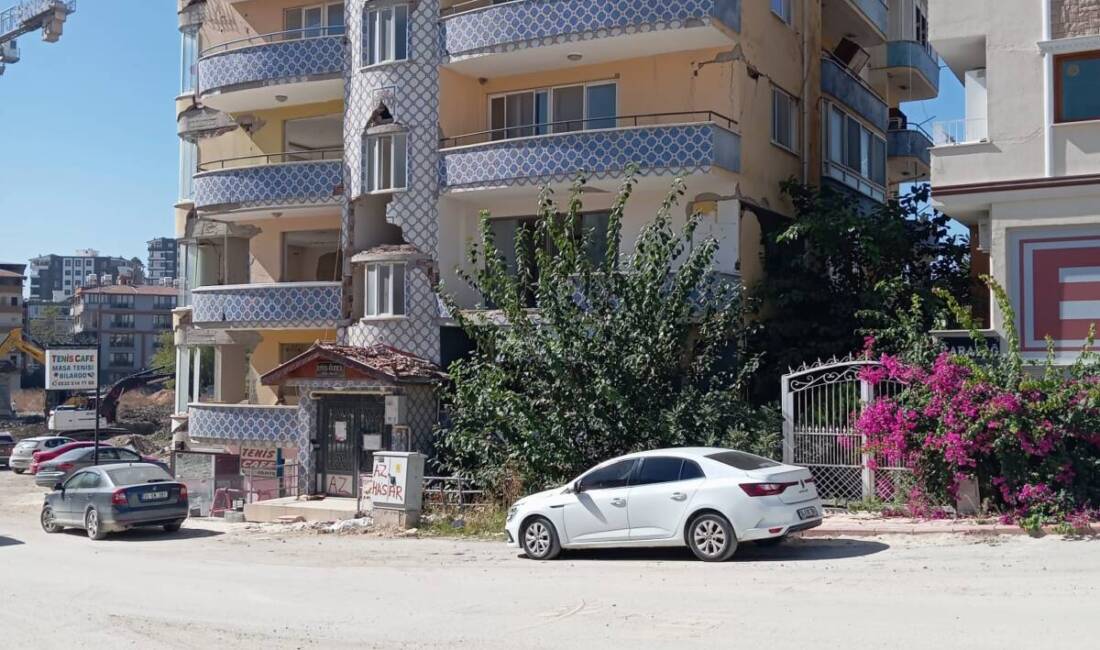 Hatay’ın Defne ilçesi Turunçlu Mahallesi sakini Enis Özel, 6 Şubat