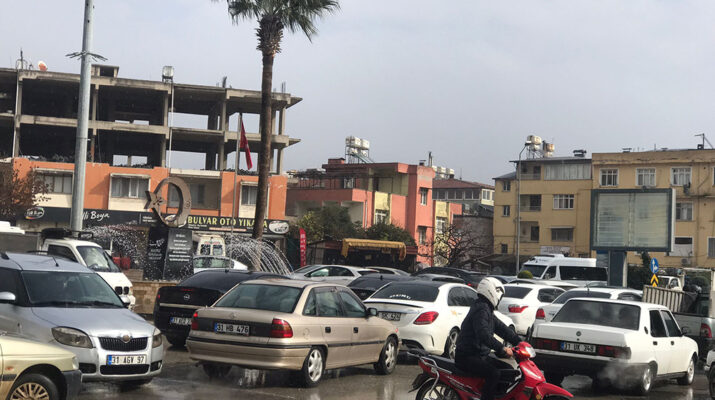 Depremin yaralarını sarmaya çalışan Hatay, plansız yol çalışmaları ve üç