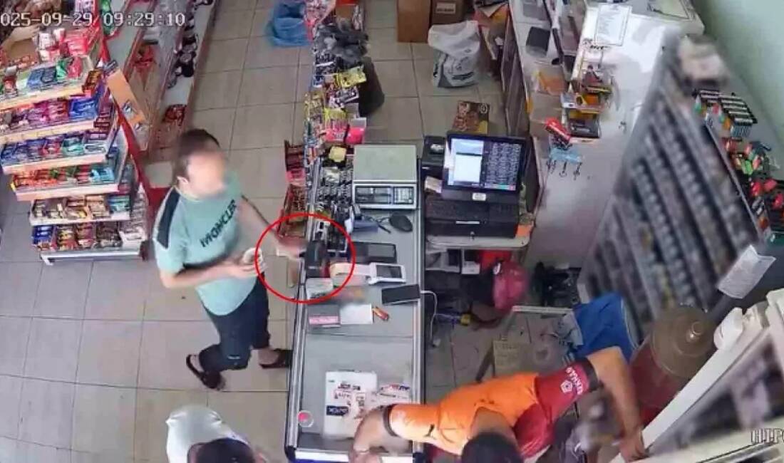 Hatay’ın Antakya ilçesinde bir markette yaşanan hırsızlık olayı güvenlik kameralarına