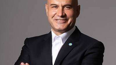 İYİ Parti Balıkesir Milletvekili Op. Dr. Turhan Çömez, sosyal medya