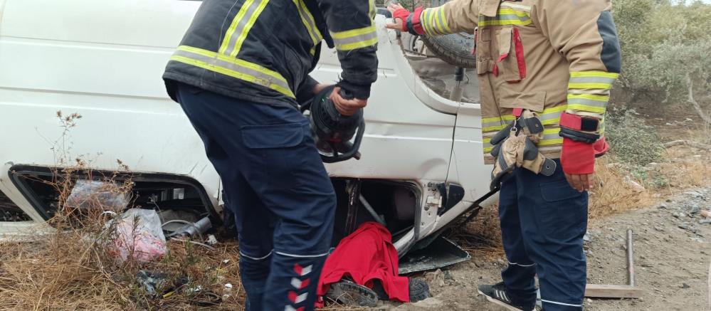 Antakya ilçesi Karlısu Mahallesi’nde meydana gelen trafik kazasında, seyir halindeki