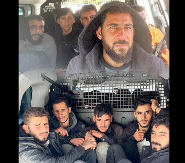 Hatay’da Göçmen Kaçakçılığı Operasyonu: 11 Kişi Yakalandı Hatay Emniyet Müdürlüğü ekipleri, Göçmen Kaçakçılığıyla Mücadele çalışmaları kapsamında önemli