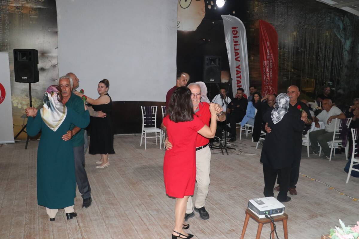 Hatay’da, 1 Ekim Dünya Yaşlılar Günü dolayısıyla huzurevi sakinlerini bir