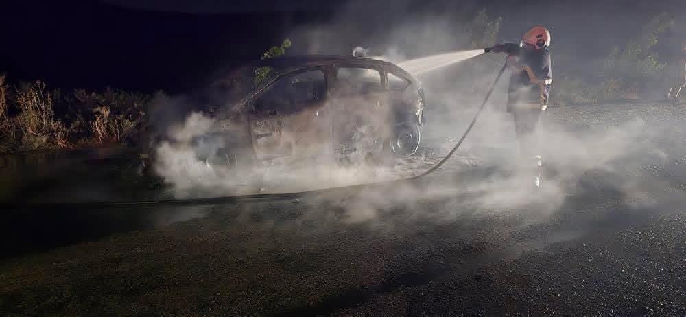 Hatay’ın Kırıkhan- Reyhanlı yolu üzerinde seyir halindeyken motor kısmından alevler