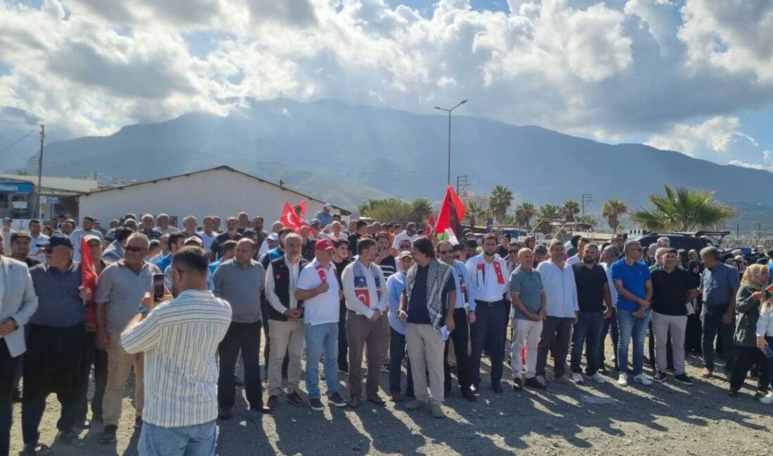 Sumud’a Konacık’tan Selam Olsun: Teknelerle Filistin’e Destek Hatay’ın Arsuz ilçesine bağlı Konacık Limanı’nda yüzlerce kişi, Filistin’e insani