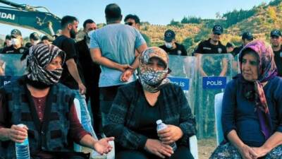 Deprem konutları yapılmak üzere günlerdir, haftalardır bölge sakinlerinin tapulu arazilerine