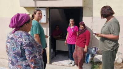 Hıdırbey Köyü’nde mobil sağlık aracıyla gerçekleştirilen taramada, kadınlara rahim ağzı