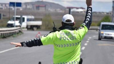 Trafikteki ihlallerin cezası yeni düzenlemeyle yükseliyor. Telefonla konuşmak 5 bin