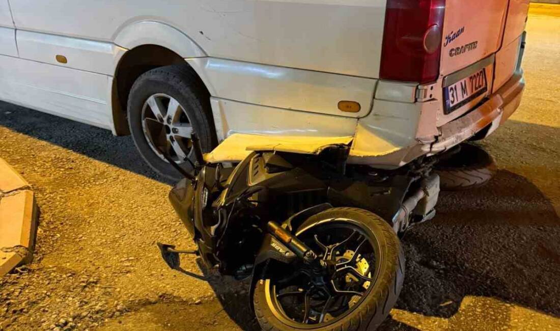 Hatay’ın Dörtyol ilçesinde meydana gelen kazada, kontrolden çıkan bir motosiklet