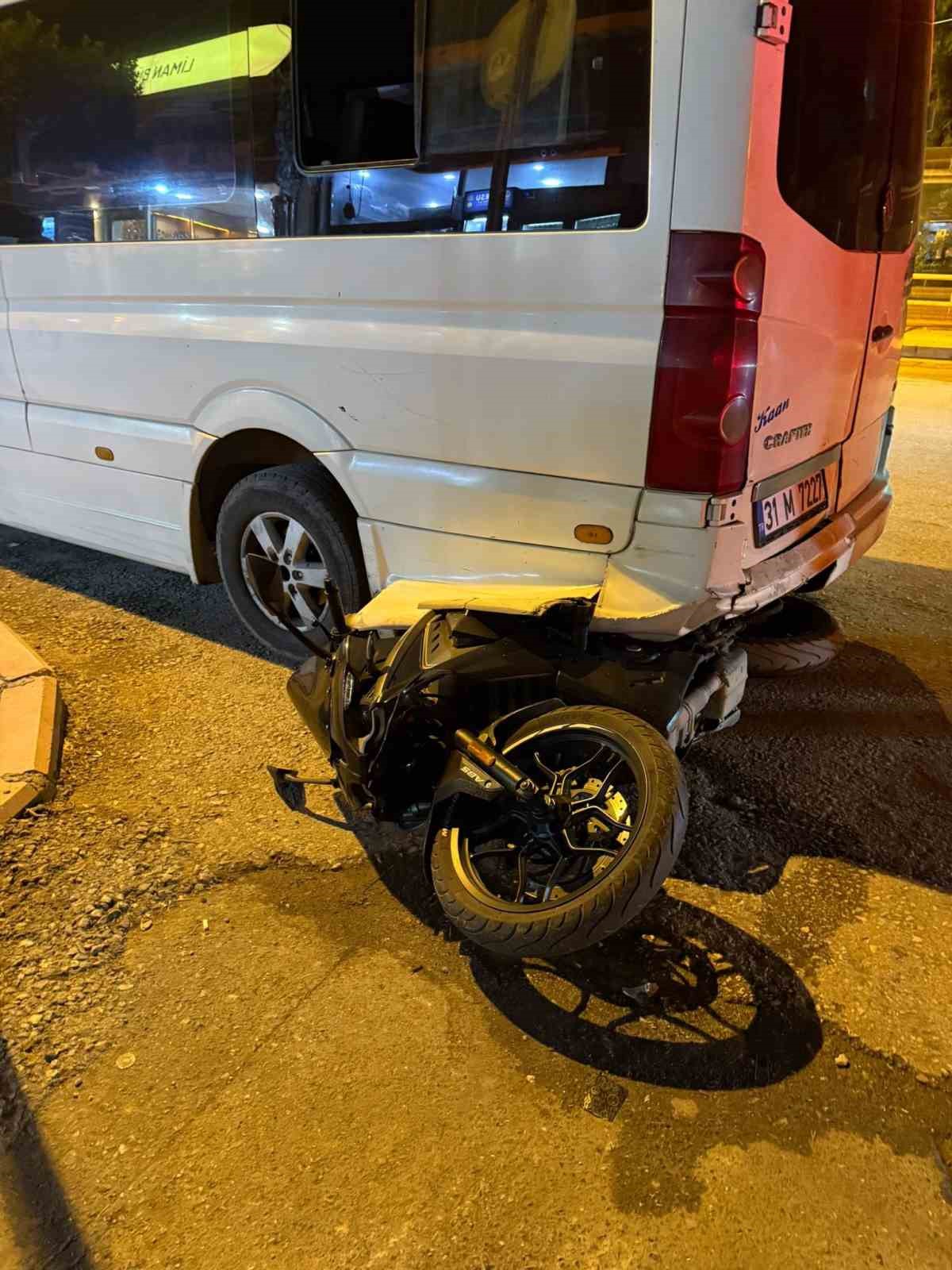 Hatay’ın Dörtyol ilçesinde meydana gelen kazada, kontrolden çıkan bir motosiklet
