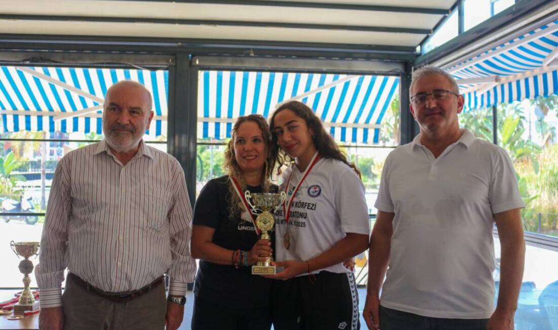 Hatay’da 5. İskenderun Körfezi Açık Deniz Yüzme Maratonu’nu tamamlayan Elif