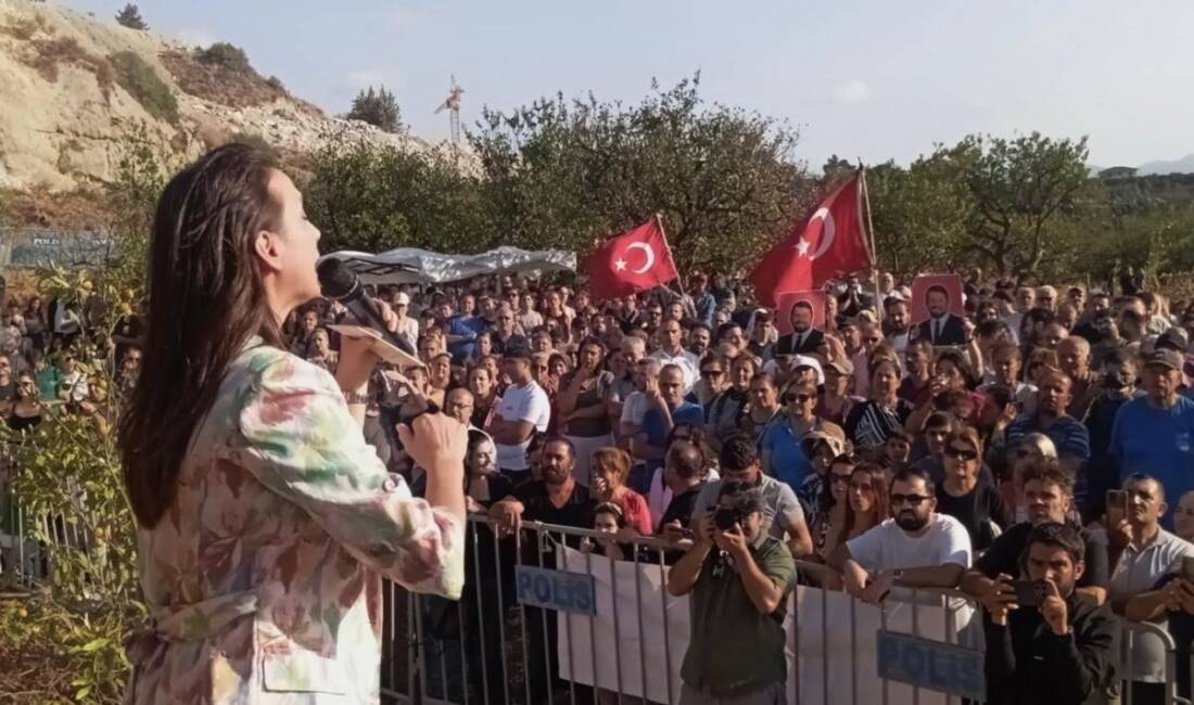 Hatay’ın Samandağ ilçesinde TOKİ kamulaştırmalarına karşı düzenlenen mitingde konuşan DEM