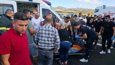 Erzin’de İskenderun-Adana otoyolu serbest bölge mevkiinde meydana gelen kazada, hafif