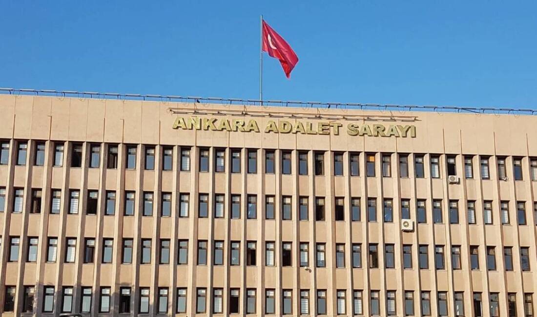 28 Şubat davası: 13 sanığa “darbe girişimine yardım” suçundan hapis Yargıtay’ın bozma kararının ardından yeniden görülen 28 Şubat davasında, aralarında