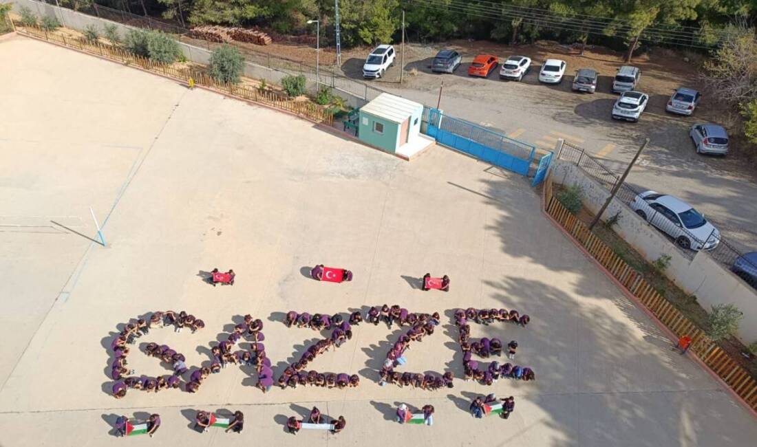 Öğrenciler, İsrail’in saldırılarına karşı Gazze için bir araya geldi Hatay’ın Belen ilçesinde ortaokul öğrencileri, Filistin’e destek olmak için okul