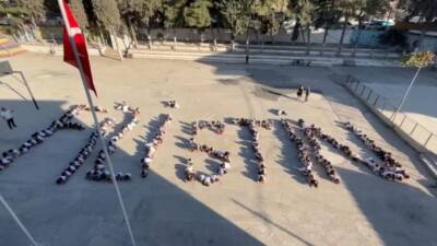 Hatay’ın Defne ilçesindeki Cemil Şükrü Çolakoğlu İlkokulu öğrencileri, Filistin’de yaşanan