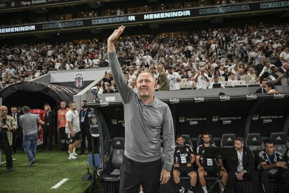 Galatasaray derbisinde alınan 1-1’lik beraberliğin ardından Beşiktaş’ta hareketli günler başladı.