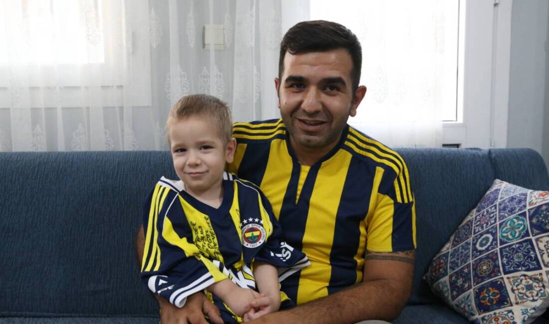 Tamer Talha’nın Futbol Sevinci Evine Geldi Hatay’ın İskenderun ilçesinde yaşayan ve 3,5 yaşında olmasına rağmen büyük