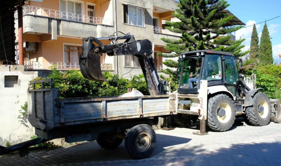 Defne Belediyesi, ilçe genelinde temizlik çalışmalarını kararlılıkla sürdürdüğünü duyurdu. Depremin