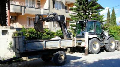Defne Belediyesi, ilçe genelinde temizlik çalışmalarını kararlılıkla sürdürdüğünü duyurdu. Depremin