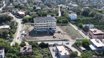 Hatay’ın Payas ilçesinde yapımı süren 24 derslikli imam hatip ortaokulu