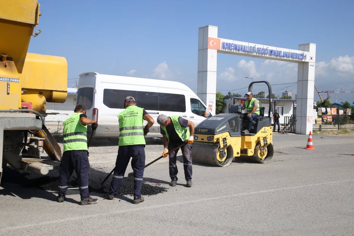 Hatay Büyükşehir Belediyesi Ulaşım Dairesi Başkanlığı ekipleri, konteyner kent sakinlerinden