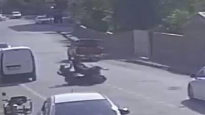 Hatay’ın Erzin ilçesinde iki motosikletin kafa kafaya çarpışması sonucu 3