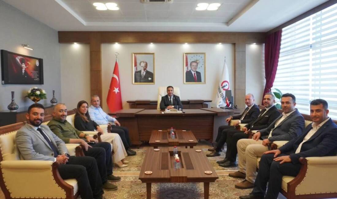 İSTE Rektörü Mimarlarla Bir Araya Geldi İskenderun Teknik Üniversitesi (İSTE) Rektörü Prof. Dr. Mehmet Duruel, teknik