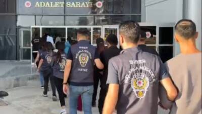 Hatay Emniyet Müdürlüğü ekipleri, 5 ilde eş zamanlı düzenledikleri operasyonda