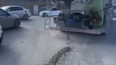 Antakya’nın Küçükdalyan Mahallesi’nde trafikte seyir halinde olan bir beton mikseri,