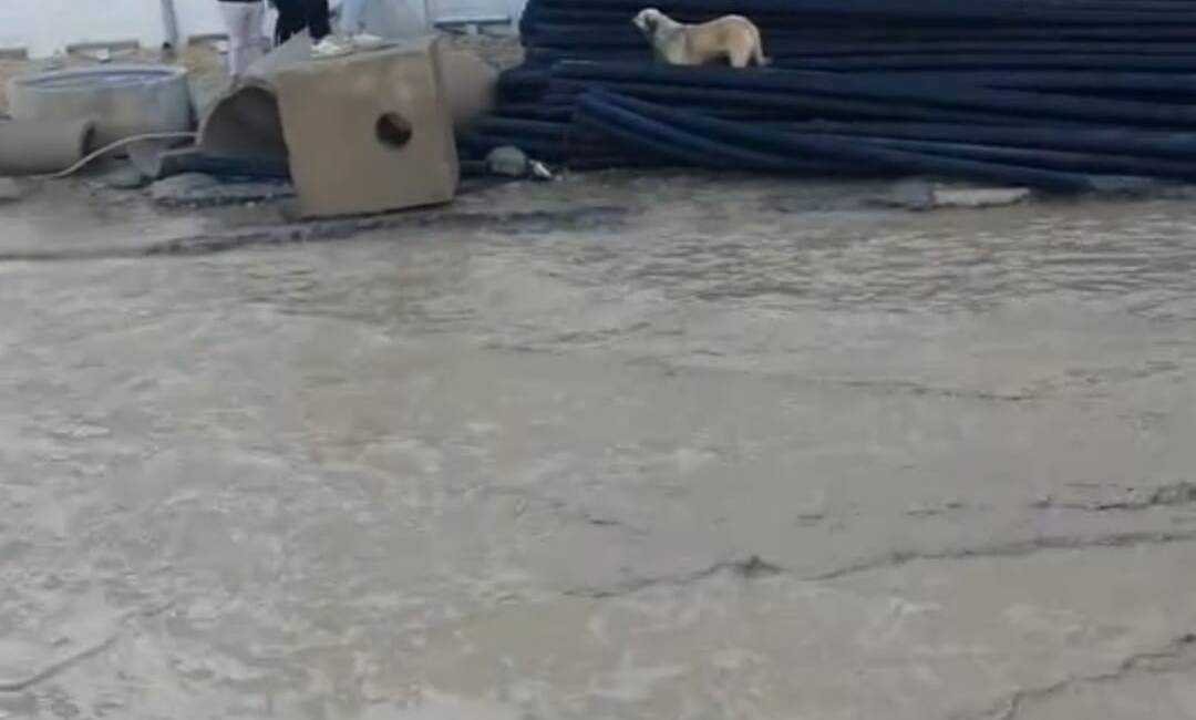 Hatay’ın Antakya ilçesinde sabah saatlerinde kaydedilen görüntüler, kentin altyapı sorunlarını