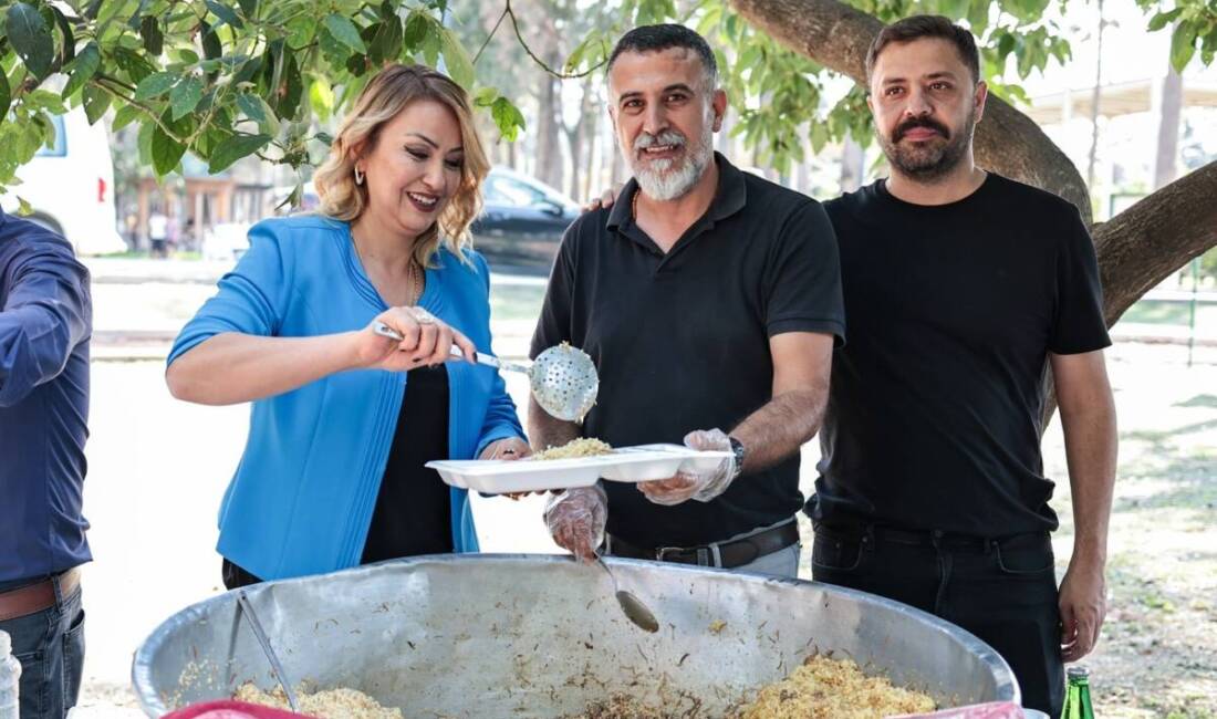 İskenderunlu İş İnsanları Ağaç Altında Buluştu İskenderun İş İnsanları Derneği tarafından düzenlenen yemek programı, Ziraat Park’ta