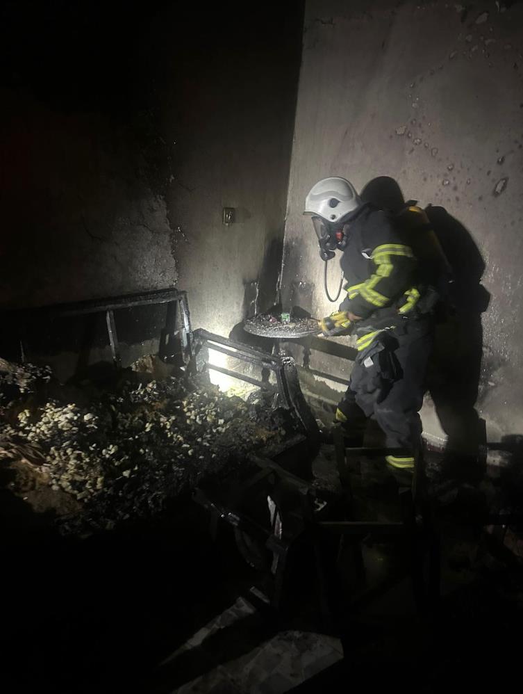 Samandağ’da çıkan yangın sonucu bir müstakil ev tamamen yandı; can