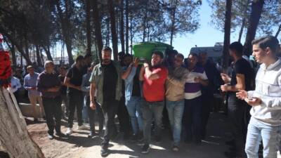 Hatay’ın Reyhanlı ilçesinde tırla çarpışıp takla atan otomobilin 27 yaşındaki