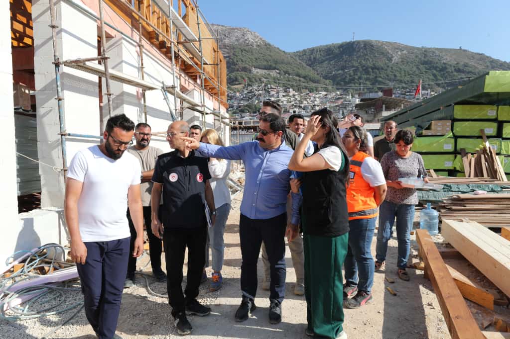 Hatay Valisi Mustafa Masatlı, Antakya merkezinde inşaatı devam eden Ayakkabıcılar