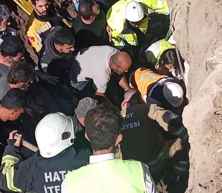 TOKİ şantiyesinde yaşanan göçük paniğe neden oldu Hatay’ın Belen ilçesi Halilbey Mahallesi’nde bulunan TOKİ şantiye alanında kazı