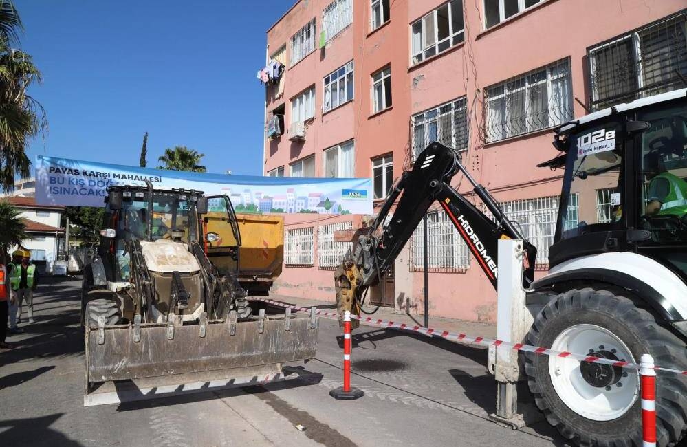 Hatay’da Mahalle Sakinlerinin Talebi Karşılıksız Kalmadı Hatay’ın Payas ilçesi Karşı Mahallesi’nde, uzun süredir beklenen doğal gaz