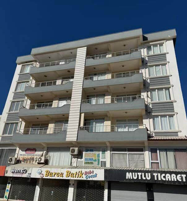 Hatay’ın Kırıkhan ilçesi Kurtuluş Mahallesi Meriç Sokak’ta bulunan Meto Apartmanı