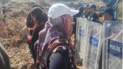 Hatay’ın Samandağ ilçesinde bulunan Kurtderesi’nde doğayı savunan yurttaşlarla güvenlik güçleri