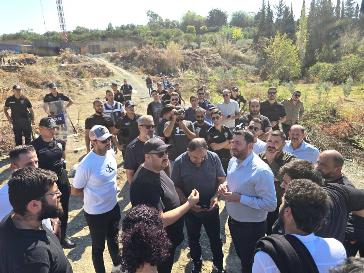 Hatay’ın Samandağ ilçesine bağlı Kurtderesi Mahallesi’nde sabah saatlerinde yaşanan gerginlik