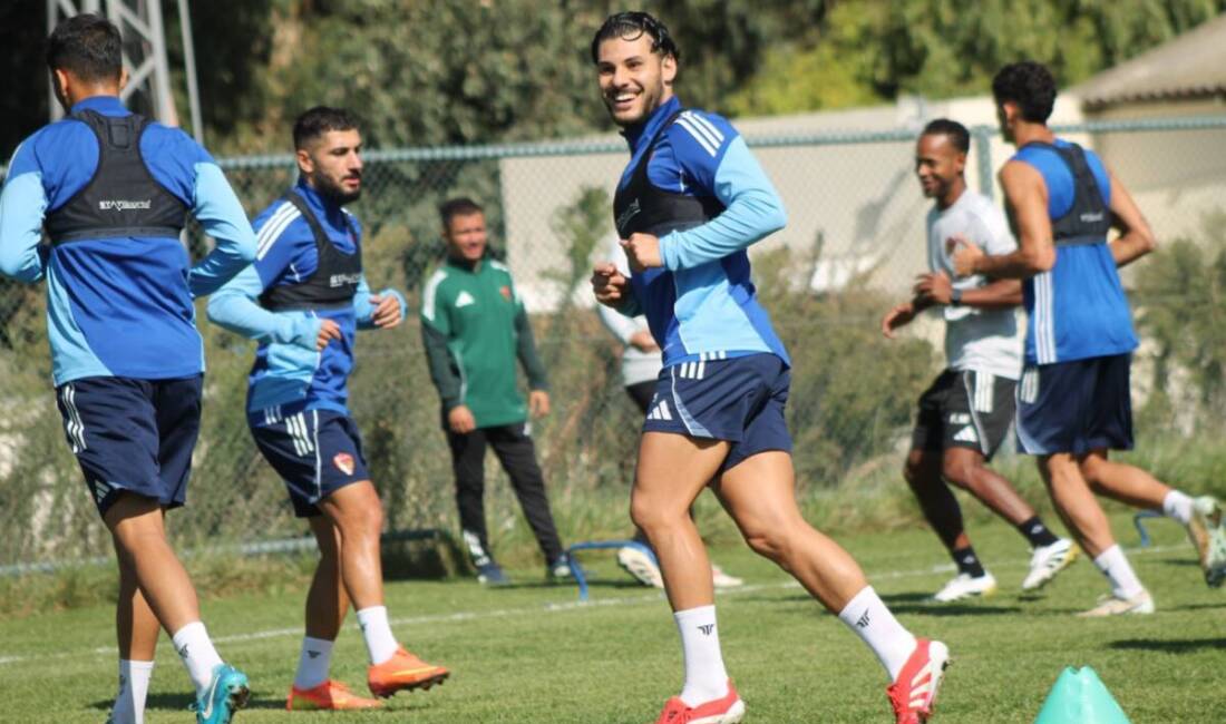 Hatayspor kulübü futbolcuları, 6 Şubat depreminden bu yana geçen 32